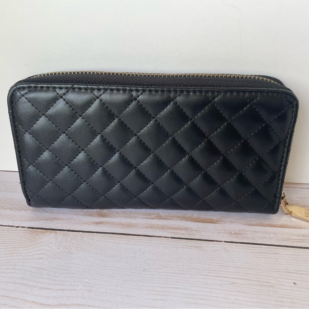 BCBG PARIS Large Black Quilted Faux Leather Wallet Classic Luxe Neutral NWT 8X4”